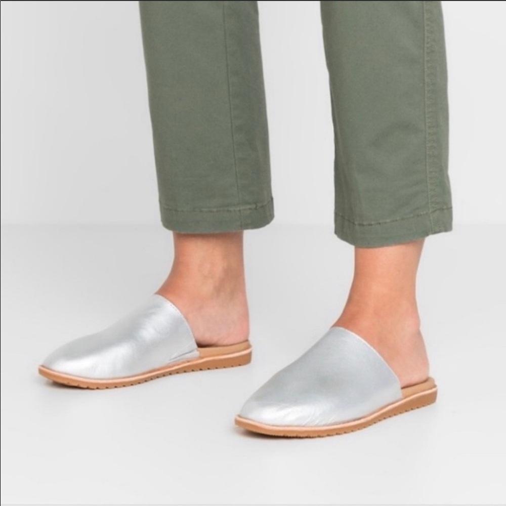New Sorel Ella Silver Metallic Leather Mules